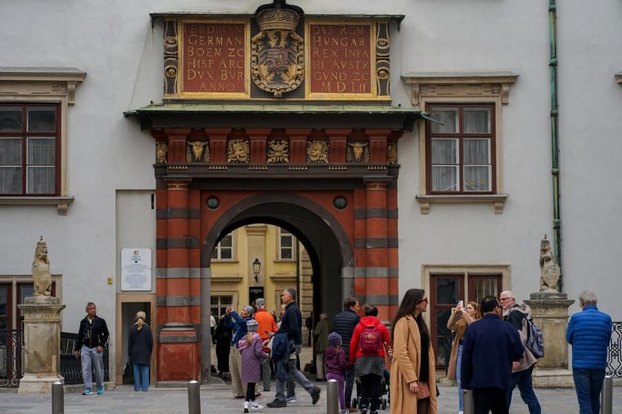 Vienna: Guided Walking Tour of City Highlights & Hidden Gems - How the guides shape the experience
