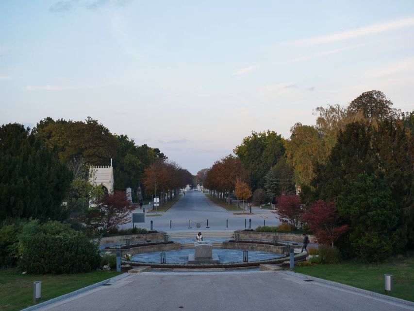 Vienna: Guided Walking Tour of the Central Cemetery - Meeting at Tor 2 and getting your bearings