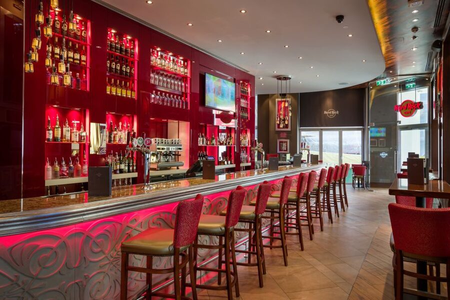 Vienna: Hard Rock Cafe with Set Menu for Lunch or Dinner - Who will enjoy this meal most