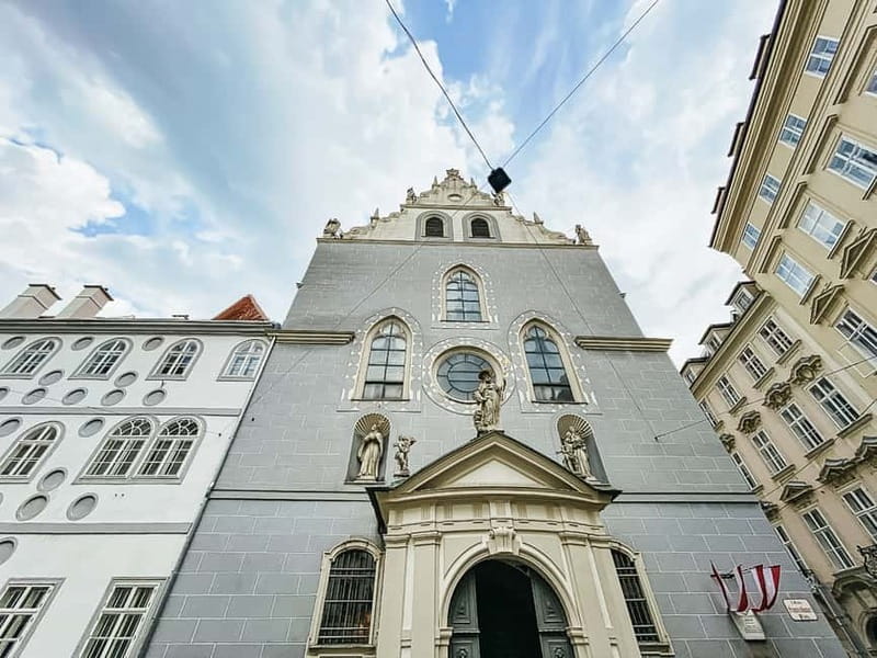 Vienna: Hidden Secrets and Local Stories Walking Tour - Starting near Bankomat and finding your bearings