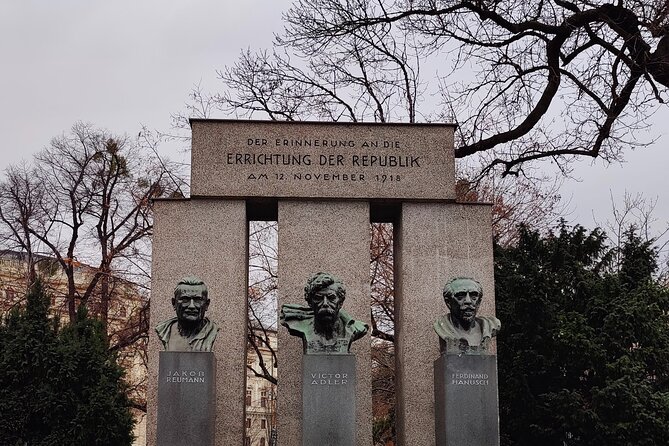 Vienna Highlight Tour - yue walk - Court music, imperial treasure, and the Hofburg complex