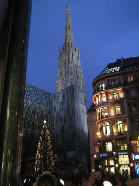 Vienna: History Highlight Walking Tour - State Opera, Hotel Sacher, and a vanished theatre