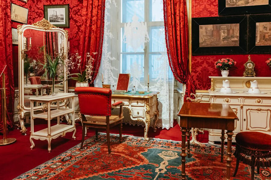 Vienna: Hofburg and Empress Sisi Museum Guided Tour - The Sisi Museum: beyond the famous image
