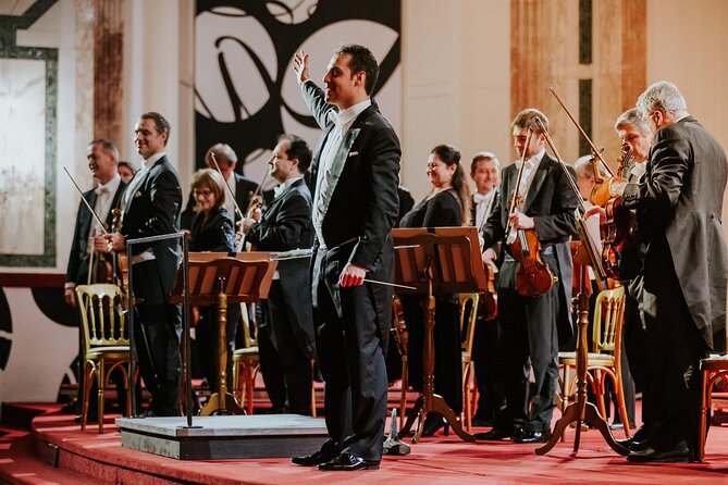 Vienna Hofburg Orchestra: Mozart Strauss Concert at Konzerthaus - The finale: The Blue Danube and Radetzky March
