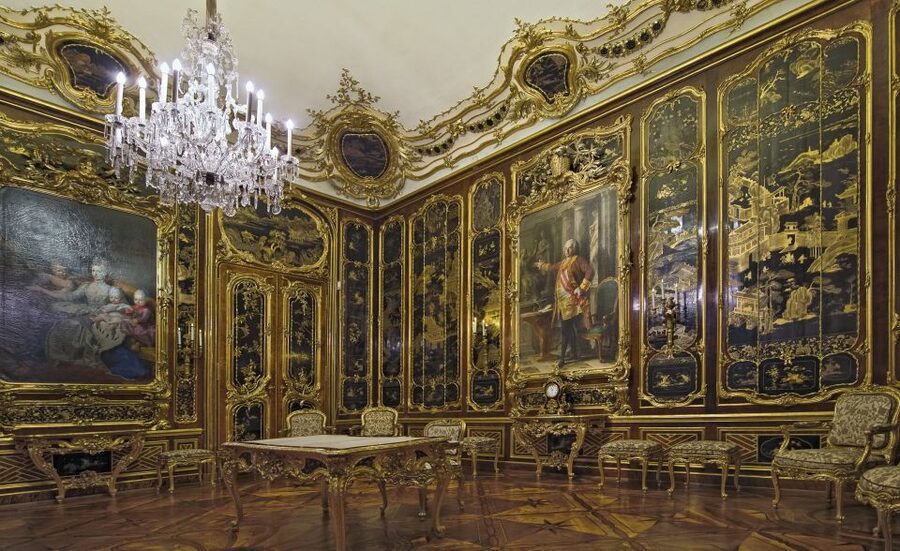 Vienna: Hofburg Palace and Sisi Museum Skip-the-Line Tour - The four-hour route through Vienna’s Old Town