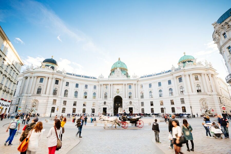 Vienna: Hop-On Hop-Off Sightseeing Bus Tour in 19 Languages - Key points to know before boarding