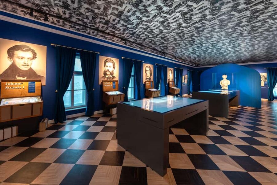 Vienna: House of Strauss Museum Ticket & Experience - The concert hall finale with music and projection
