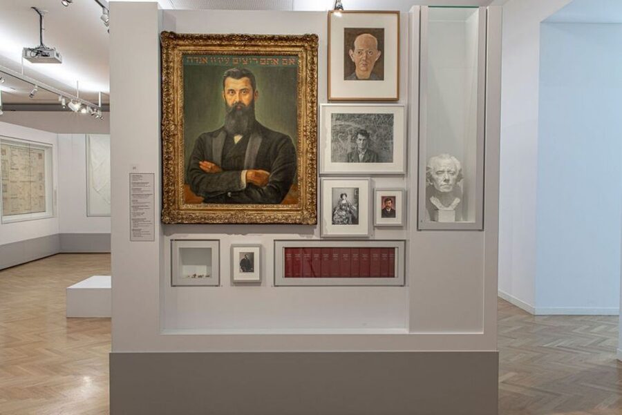 Vienna: Jewish Museum Vienna and Museum Judenplatz Tickets - The audio guide and the pace of the visit