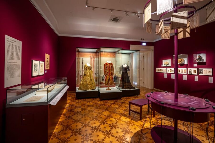 Vienna: Johann Strauss 200th birthday anniversary exhibition - The original Die Fledermaus score