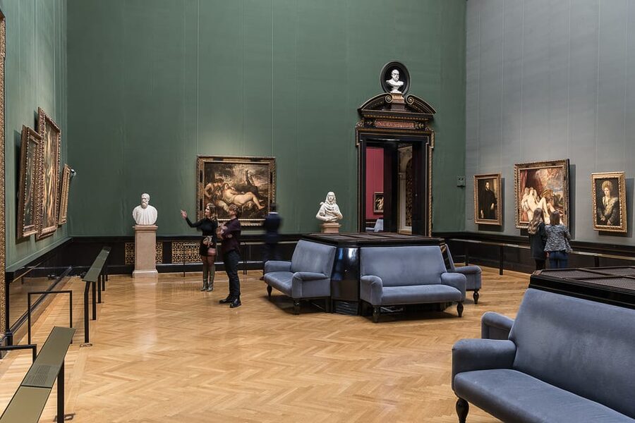Vienna: Kunsthistorisches Museum Guided Tour incl. admission - What the small group changes