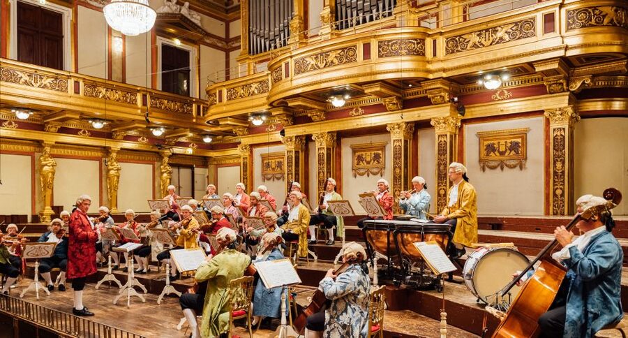 Vienna: Mozart Concert with Dinner and Carriage Ride - A 20-minute carriage ride through central Vienna