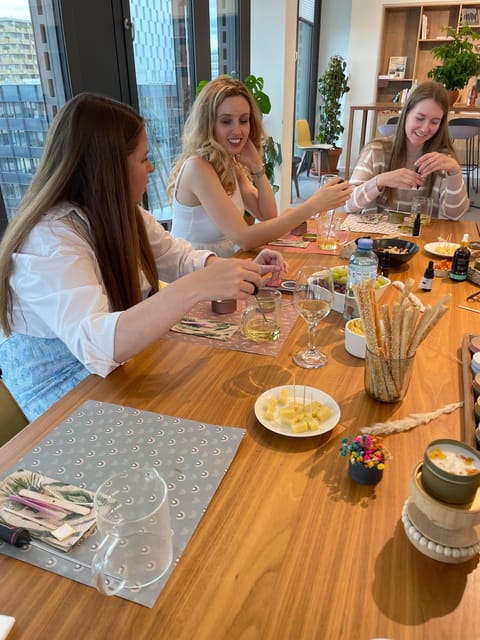 Vienna: Natural soy wax candles Workshop - Snacks, wine, and herbal tea during the craft