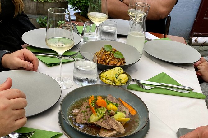 Vienna Nightlife Experience: Food, Wine, Cocktails & Vibes - What makes Wolfy and Maria effective hosts?