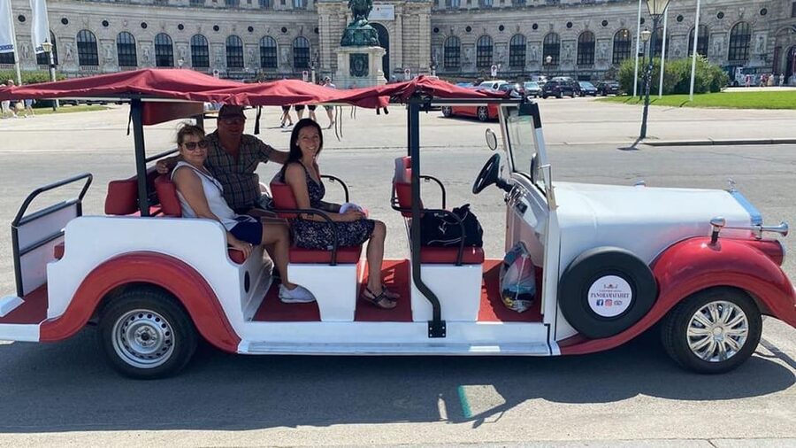 Vienna: Old Town Sightseeing Tour in a Vintage-Style E-Car - Why this vintage electric car works so well in Vienna