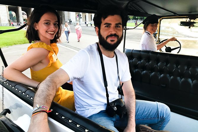 Vienna Oldtimer Tour (60 min) Incl. bottle of Prosecco - Minoritenkirche and the presidential residence
