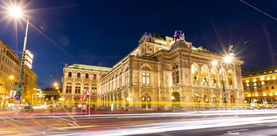 Vienna: Panoramic Night Tour by Bus - The Kunsthistorisches and Natural History Museums