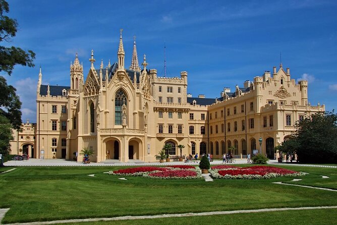 Vienna-Prague One-Way Sightseeing Tour Bus - Five details that shape the day