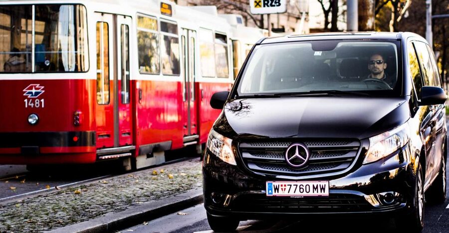 Vienna: Private 3-Hour City Highlights Van Tour - Schönbrunn Palace and the Habsburg summer residence