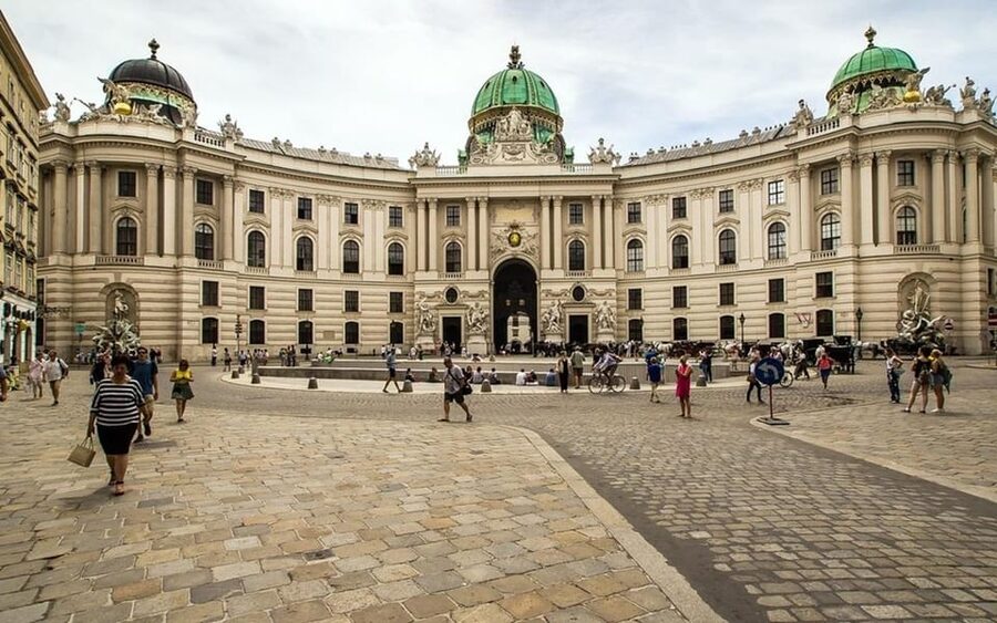 Vienna: Private Half-Day Sightseeing Tour - Schönbrunn Palace and the danger of trying to see everything