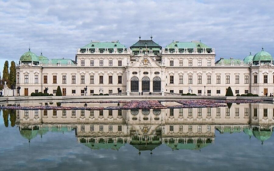 Vienna: Private Half-Day Sightseeing Tour - What the vehicle and private format add