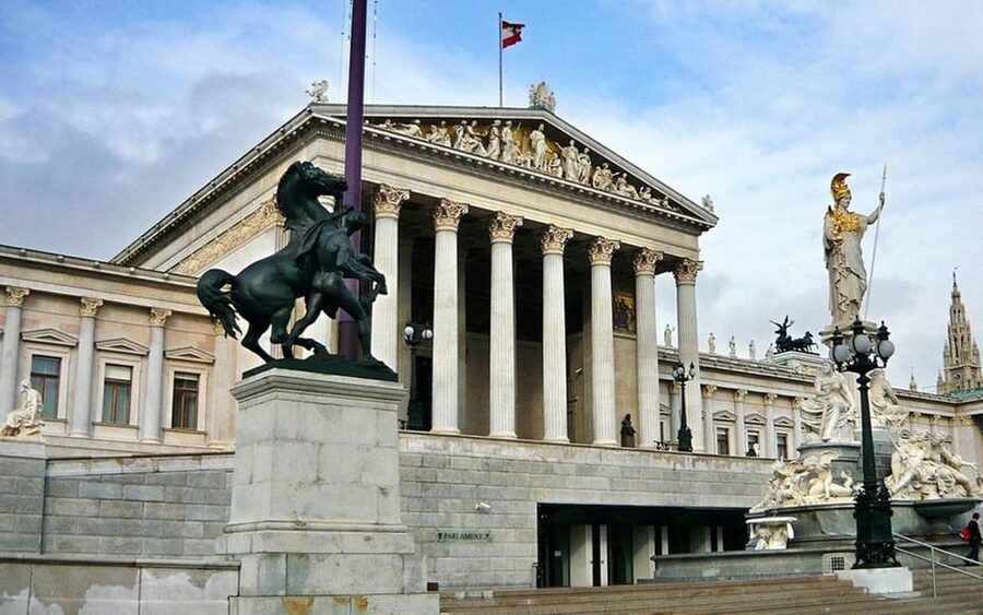 Vienna: Private Half-Day Sightseeing Tour - Starting at the Hofburg and the historic center