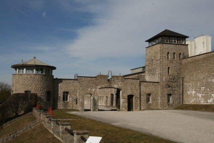 Vienna: Private Tour Mauthausen and Linz - Mauthausen memorial: two hours for a serious visit