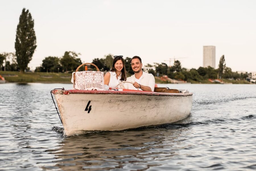 Vienna: Retro Boat Tour on the Danube River with Picnic - Weather planning and the restaurant backup