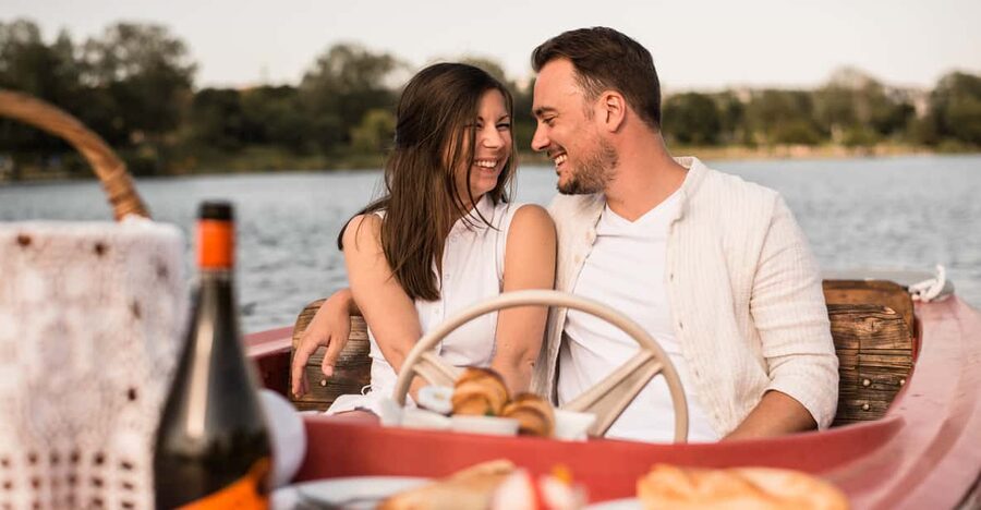 Vienna: Retro Boat Tour on the Danube River with Picnic - Meeting the retro boat and getting settled