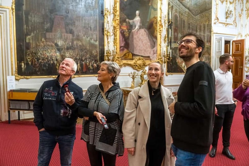 Vienna: Schönbrunn Palace Evening Tour, Dinner and Concert - Small details that make the night better