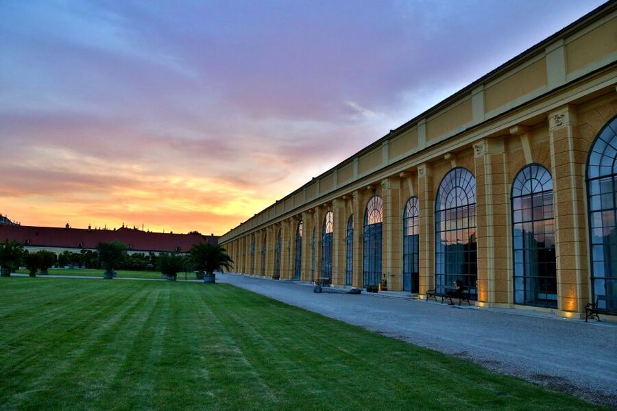 Vienna: Schönbrunn Palace Evening Tour, Dinner and Concert - Choosing between standard, Category A, and VIP