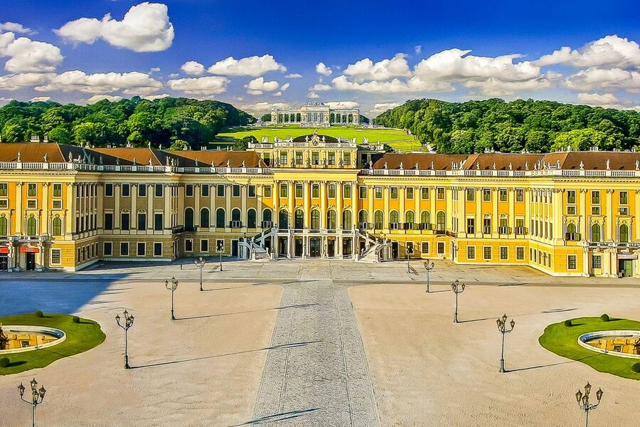 Vienna: Schönbrunn Palace & Gardens Skip-the-Line Tour - The audio device and crowded interiors