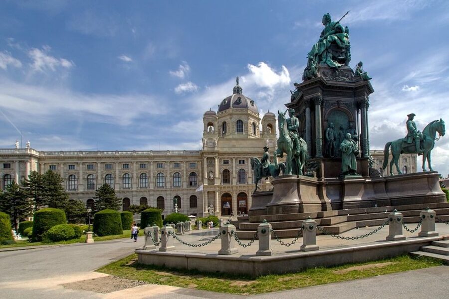 Vienna: Sightseeing Tour in a 1920s Classic Style Car - Ringstrasse monuments arrive one after another