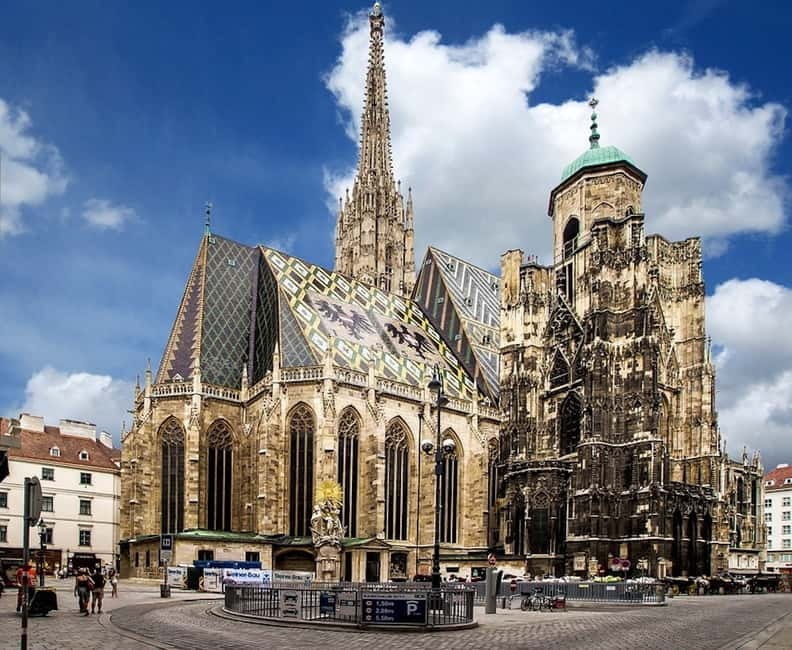 Vienna: Sightseeing Tour in an 8 seats electric classic car - Starting near Vienna’s grand Ringstrasse
