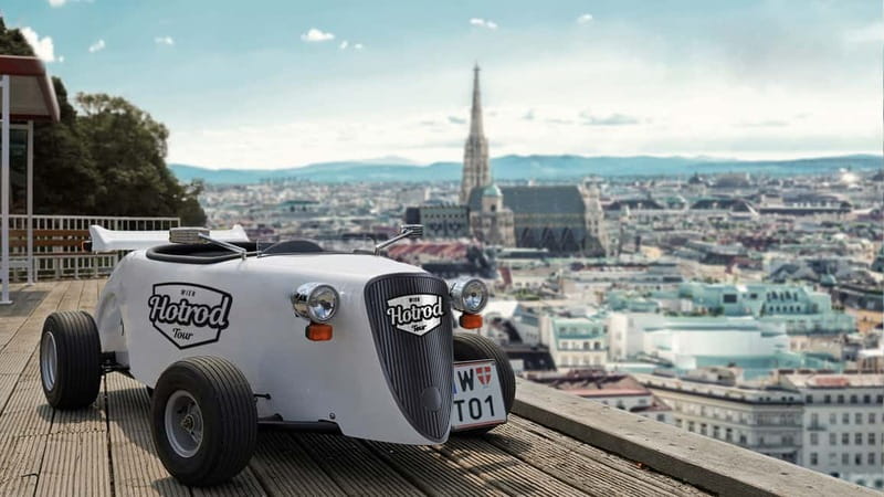 Vienna: Sightseeing Tour in Hotrod - The Hofburg and Vienna’s best photo pause