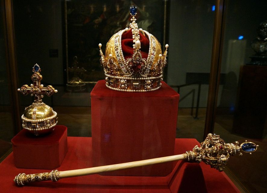 Vienna: Skip-the-Line Hofburg Ticket & Sisi Museum Tour - Meeting Sisi through personal belongings