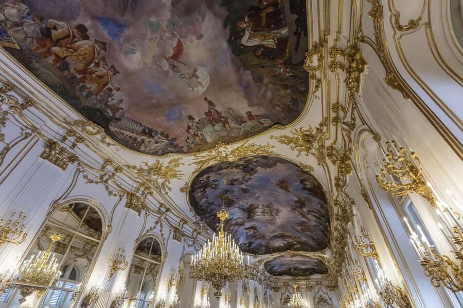 Vienna: Skip-the-Line Schönbrunn Palace and Gardens Tour - Walking through Schönbrunn Gardens