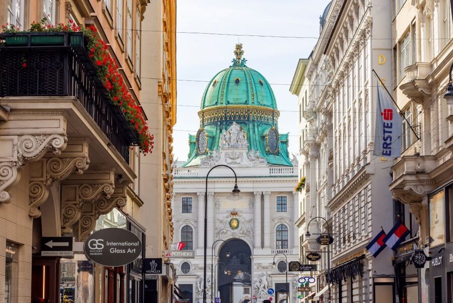 Vienna: Skip-the-Line Sisi Museum, Hofburg and Gardens Tour - Heldenplatz and the Hofburg courtyards