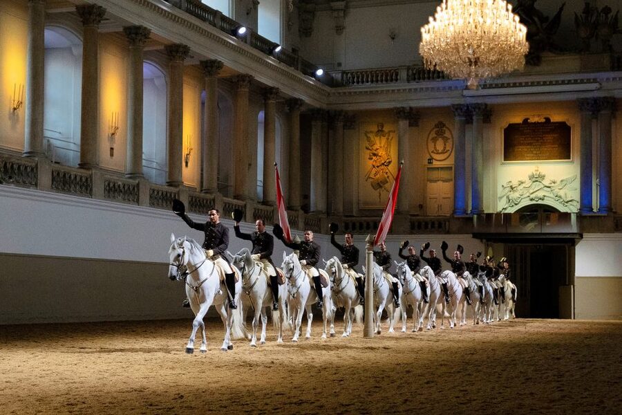 Vienna: Spanish Riding School 45-Minute Performance Show - What happens during the 45-minute performance