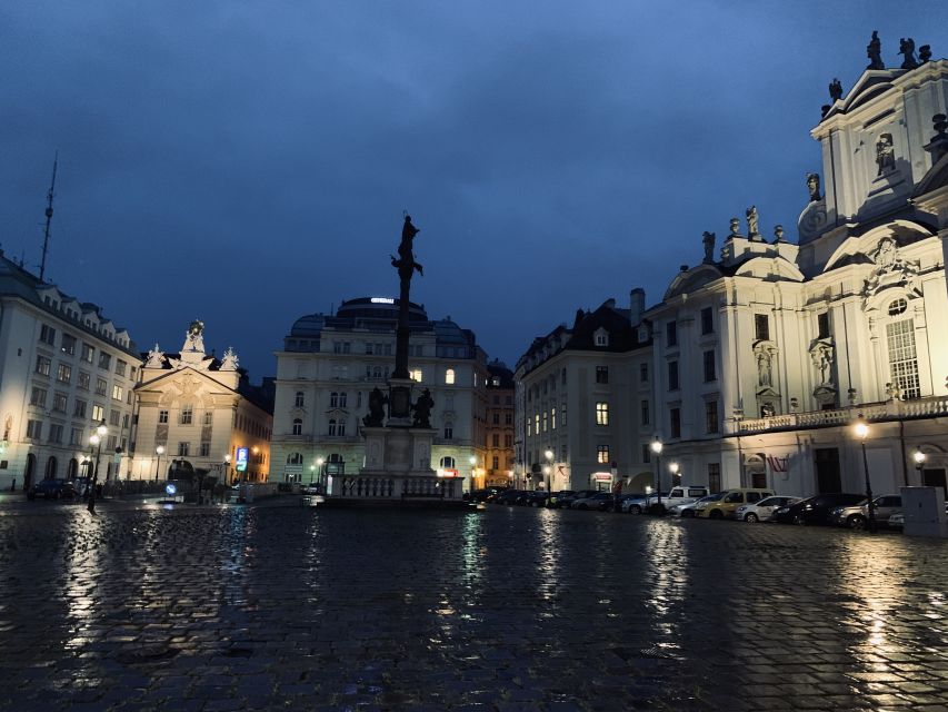 Vienna: Spooky Ghost Tour in English - The imperial palace at night
