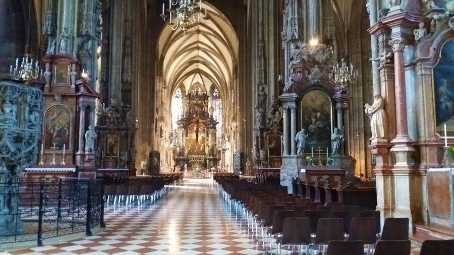 Vienna St. Stephen's Cathedral and city walk - From the Graben to the baroque plague column