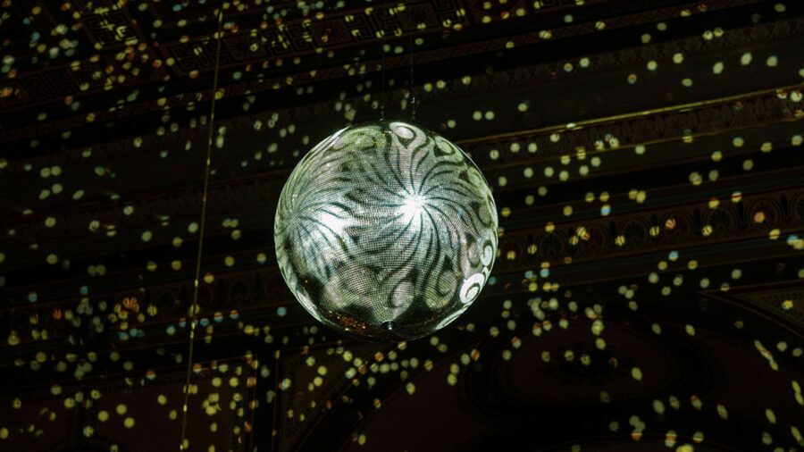 Vienna: Strauss Classical Concert with Soprano & Light Show - How the light and sparkle show changes the mood