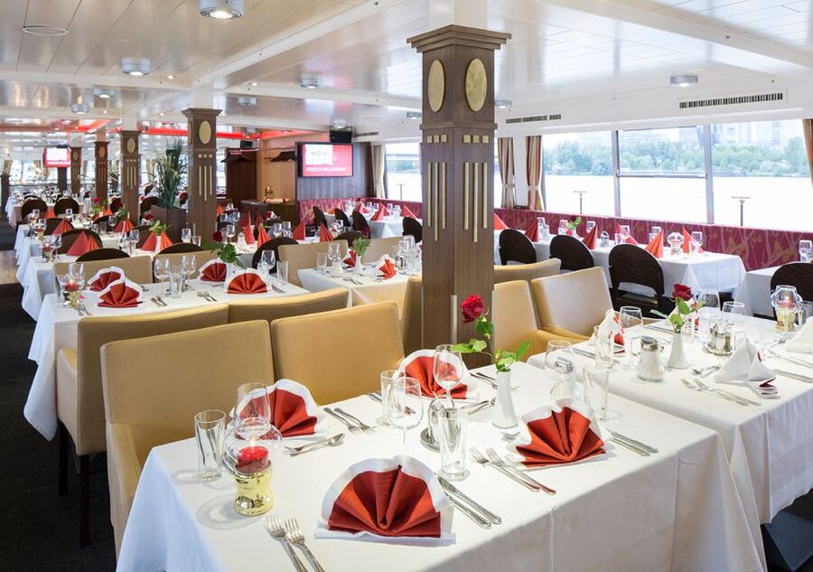 Vienna: Sunday Brunch Danube Cruise & Live Music - My verdict: book it for the setting