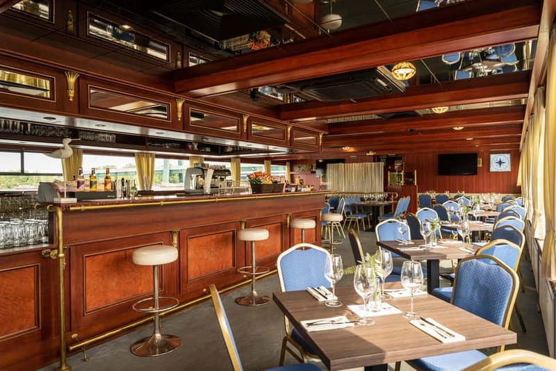 Vienna: Sunset Summer Cruise - The music: the social heart of the cruise