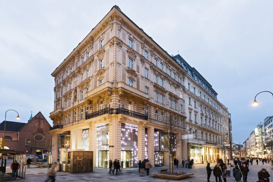 Vienna: Swarovski House Tour with Champagne and Gift - Arriving at the art-filled Swarovski House