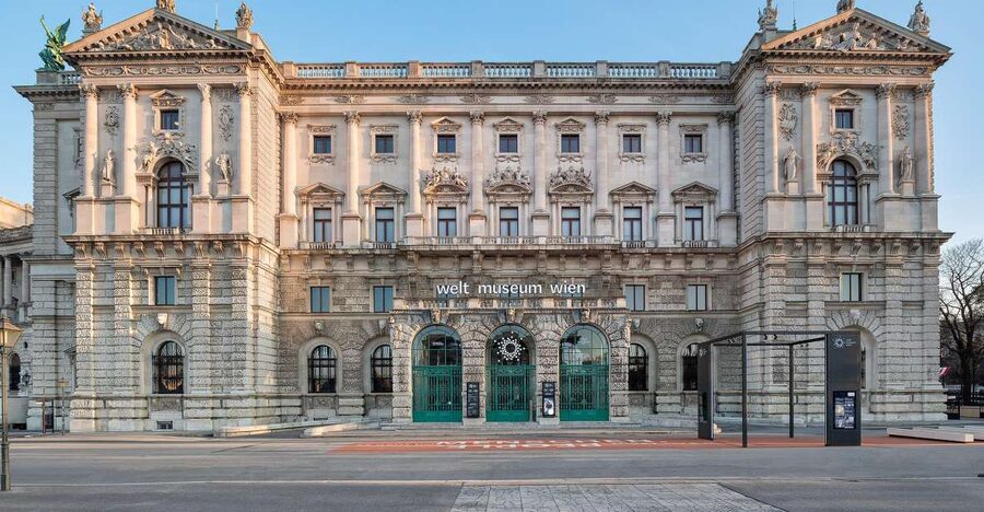 Vienna: Ticket to the Weltmuseum - Arriving at the Neue Burg on Heldenplatz