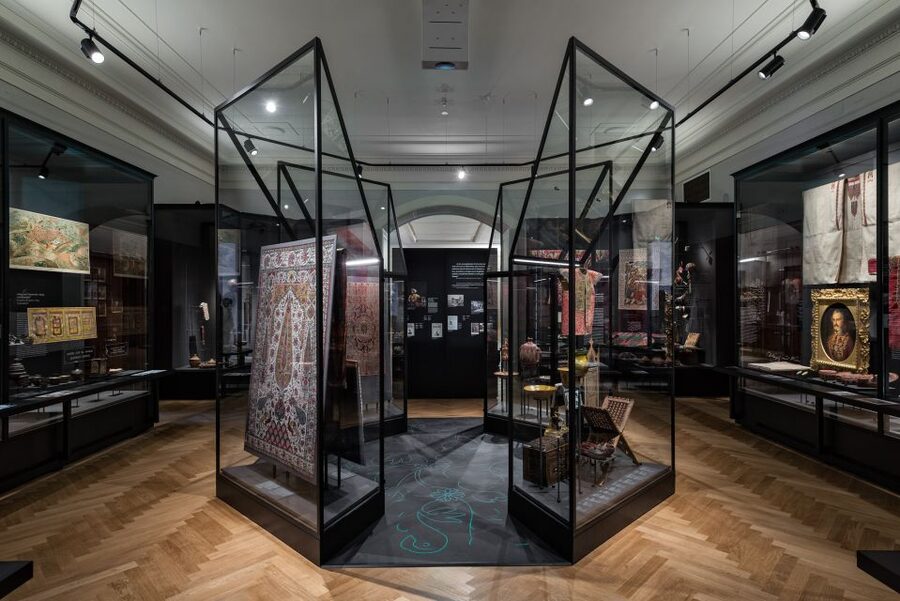 Vienna: Ticket to the Weltmuseum - The Pillar Hall is more than a grand entrance