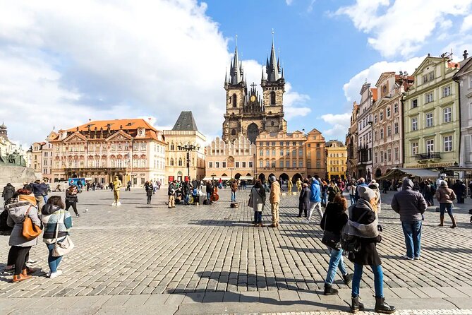 Vienna to Prague: Full-Day Private Tour with Guide and Transfers - The road from Vienna to Bratislava Castle