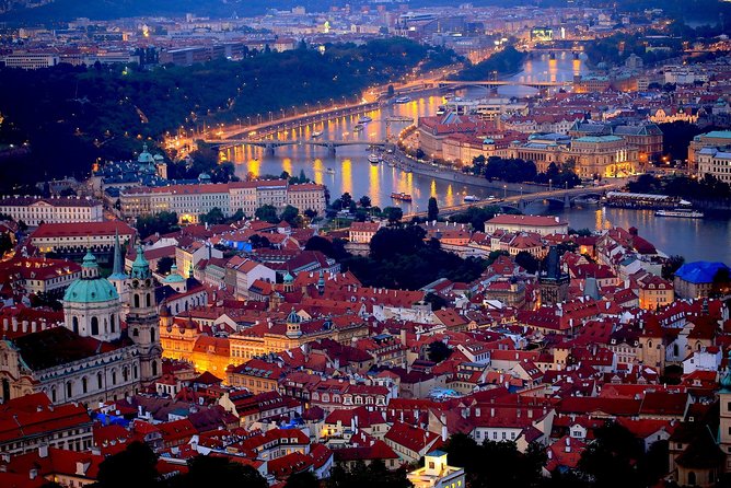 Vienna to Prague - Private Transfer with 2 hours of Sightseeing - Český Krumlov, beautiful but not a quick detour