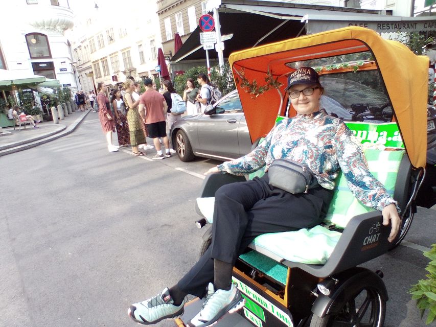 Vienna: Tour RAXI (electric rickshaw) 3 hours in Vienna - Hundertwasser House and Vienna’s playful architecture