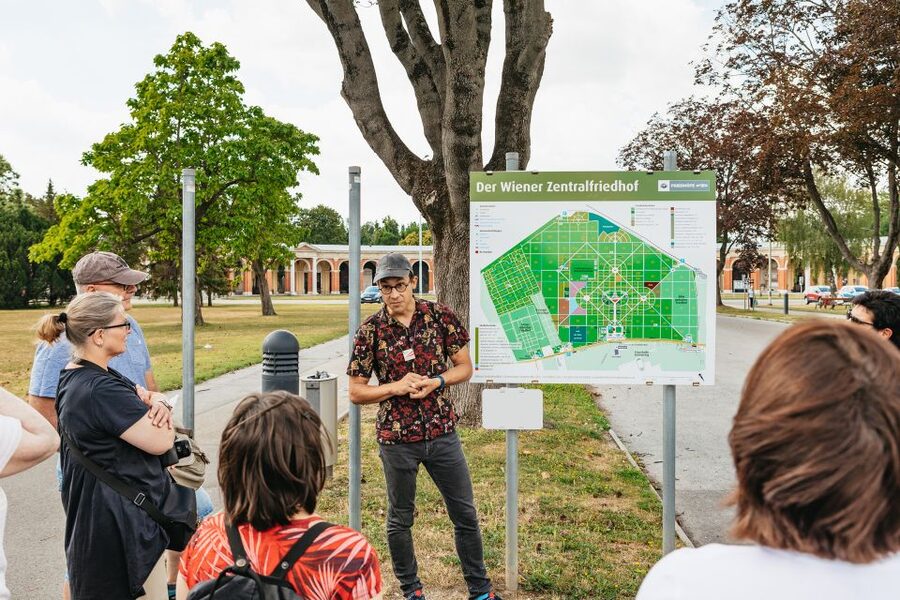 Vienna: Vienna Central Cemetery Guided Walking Tour - The guide makes the difference